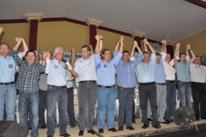 De mãos dadas todos mostraram força e união