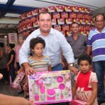 Prefeito Danilo Gleic participou da entrega de brinquedos