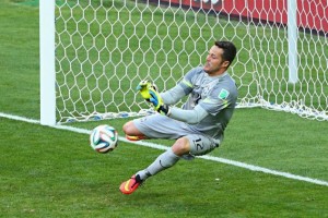 Uma dos pênaltis defendido pelo goleiro Júlio César