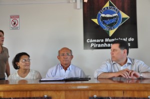 Prefeito Otair Teodoro, com  a esposa Ana Aparecida Ribeiro e Leite e o governador Marconi Perillo