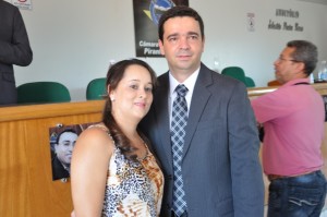 O prefeito André Ariza com a primeira-dama Haulleany Simões