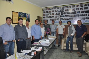 Naçoitan com amigos e correligionários em seu escritório político