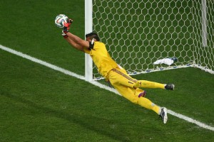 Goleiro Romero defende dois penaltis e vira herói