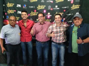 Prefeito André Ariza com o deputado federal Roberto Balestra, o deputado estadual Virmontes Filho e a dupla sertaneja Humberto e Ronaldo